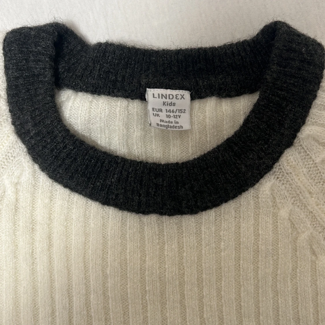 Randig stickad tröja i flera färger - 93