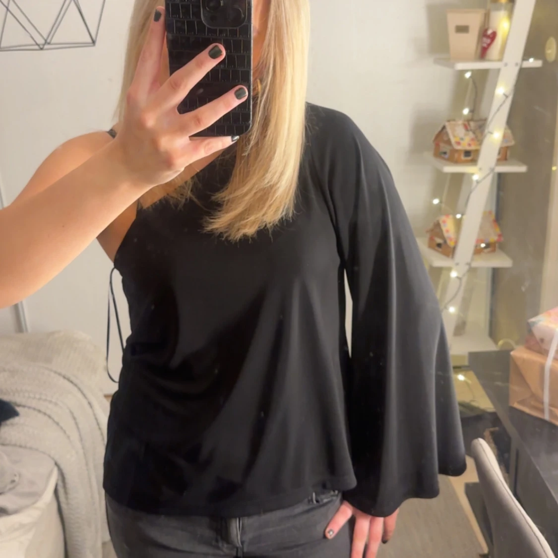 Svart oneshoulder topp från Lindex - 90