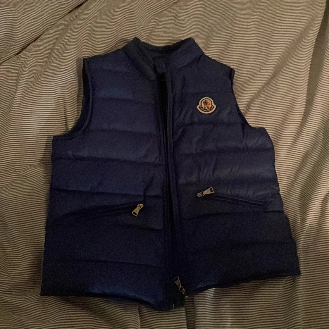 Blå dunväst från Moncler