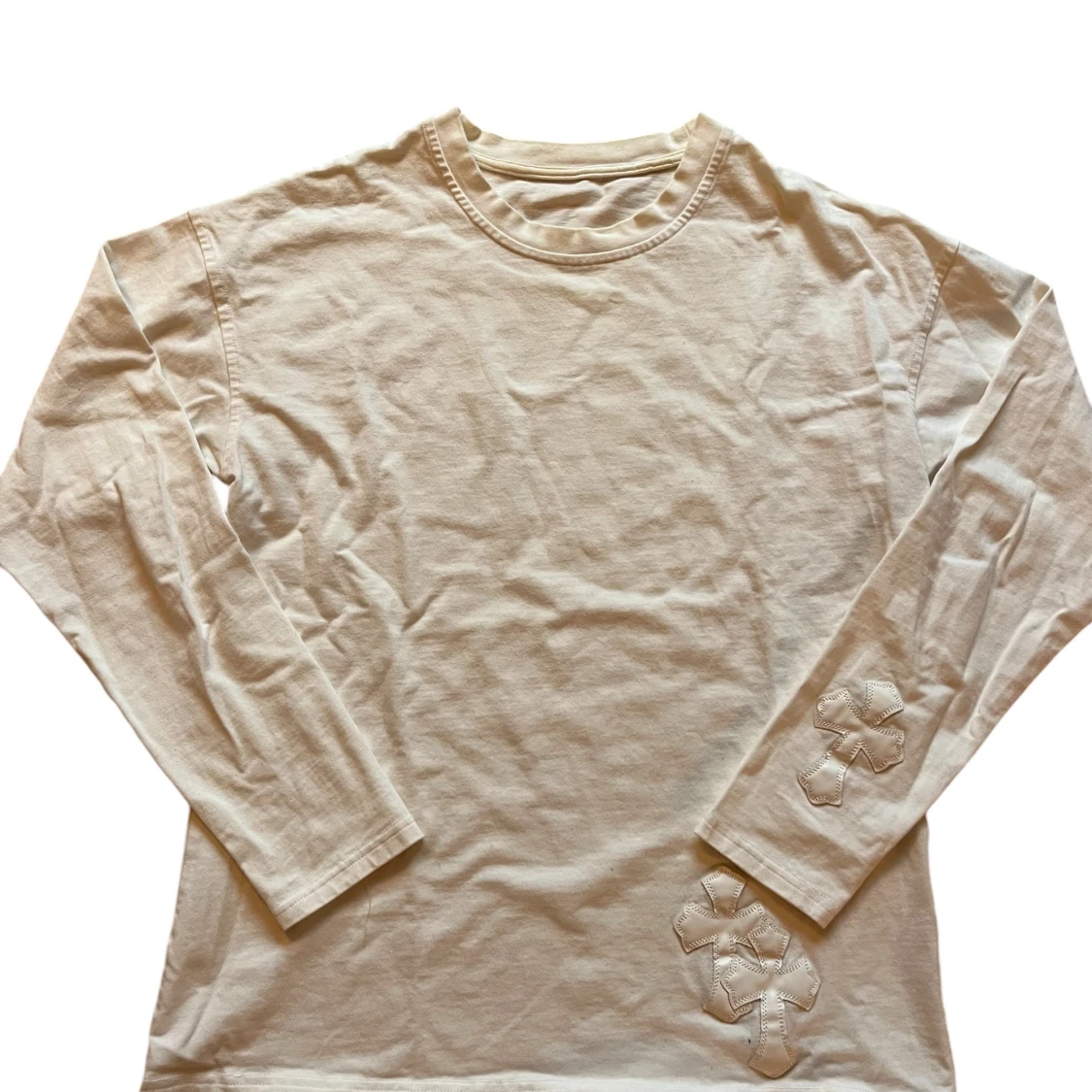 Vit longsleeve med kors patches