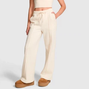 beige fleece mjukisbyxor victorias secret  - köpta från victorias secret , helt oanvända och prislapp + kartong finns kvar 