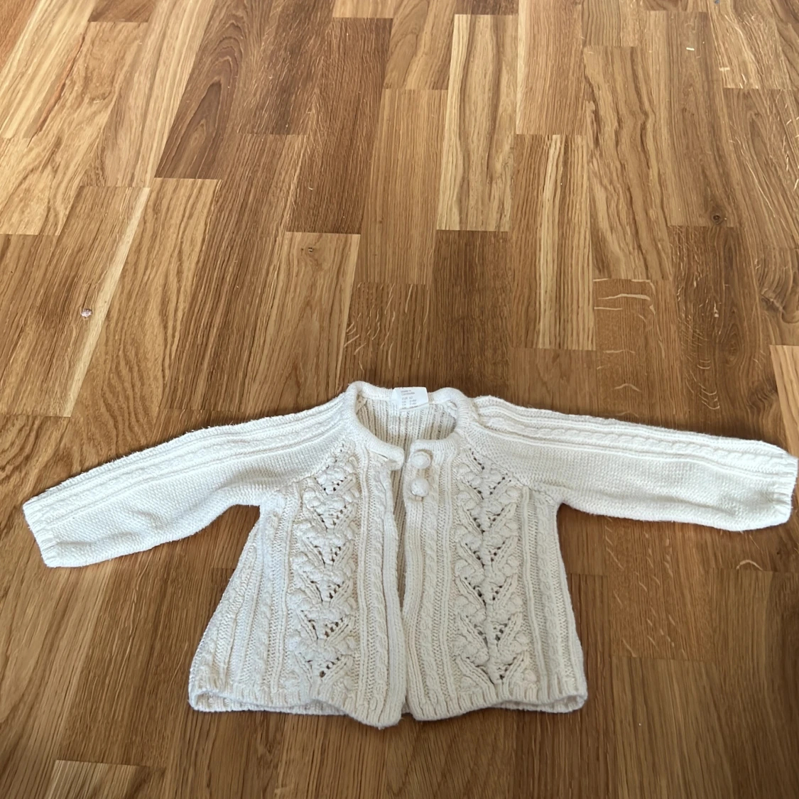 Vit stickad kofta från H&M