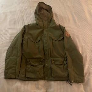 Vintage Fjällräven Jacka - Vintage fodrad fjällräven jacka i storlek S! Skriv om du vill ha exakta måtten eller för annan info! Pris kan diskuteras