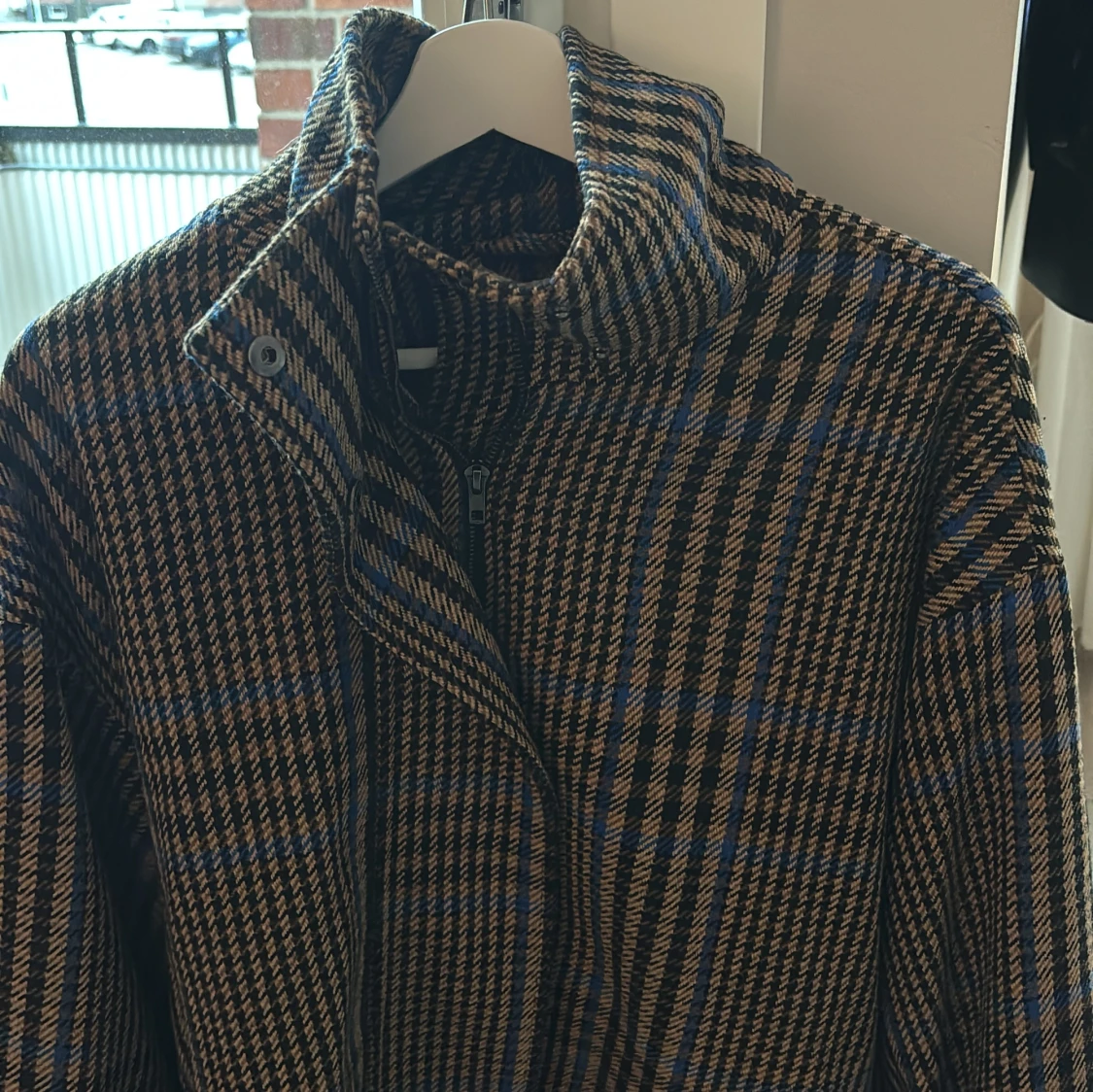 Rutig jacka med dragkedja - 90