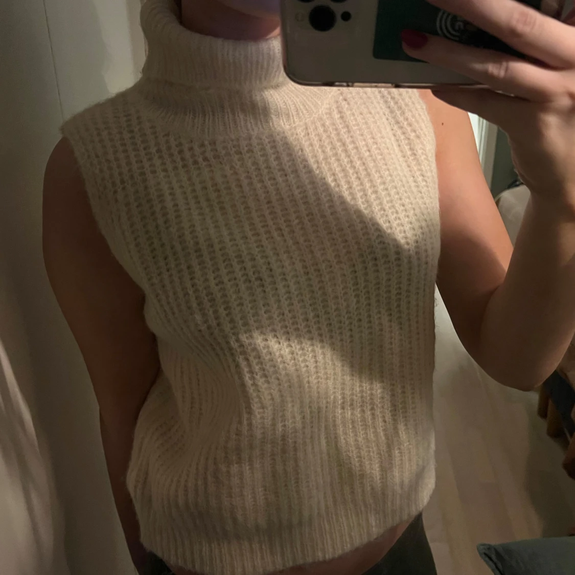 Offwhite stickad polotröja