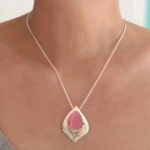 Halsband  - Helt nytt! Använd gärna KÖP NU.