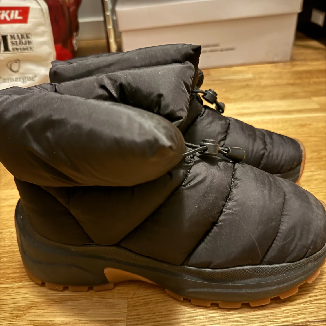 Svarta vadderade boots - 90