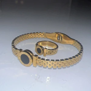 Guldarmband och ring set - Dm om du är intresserad🌸