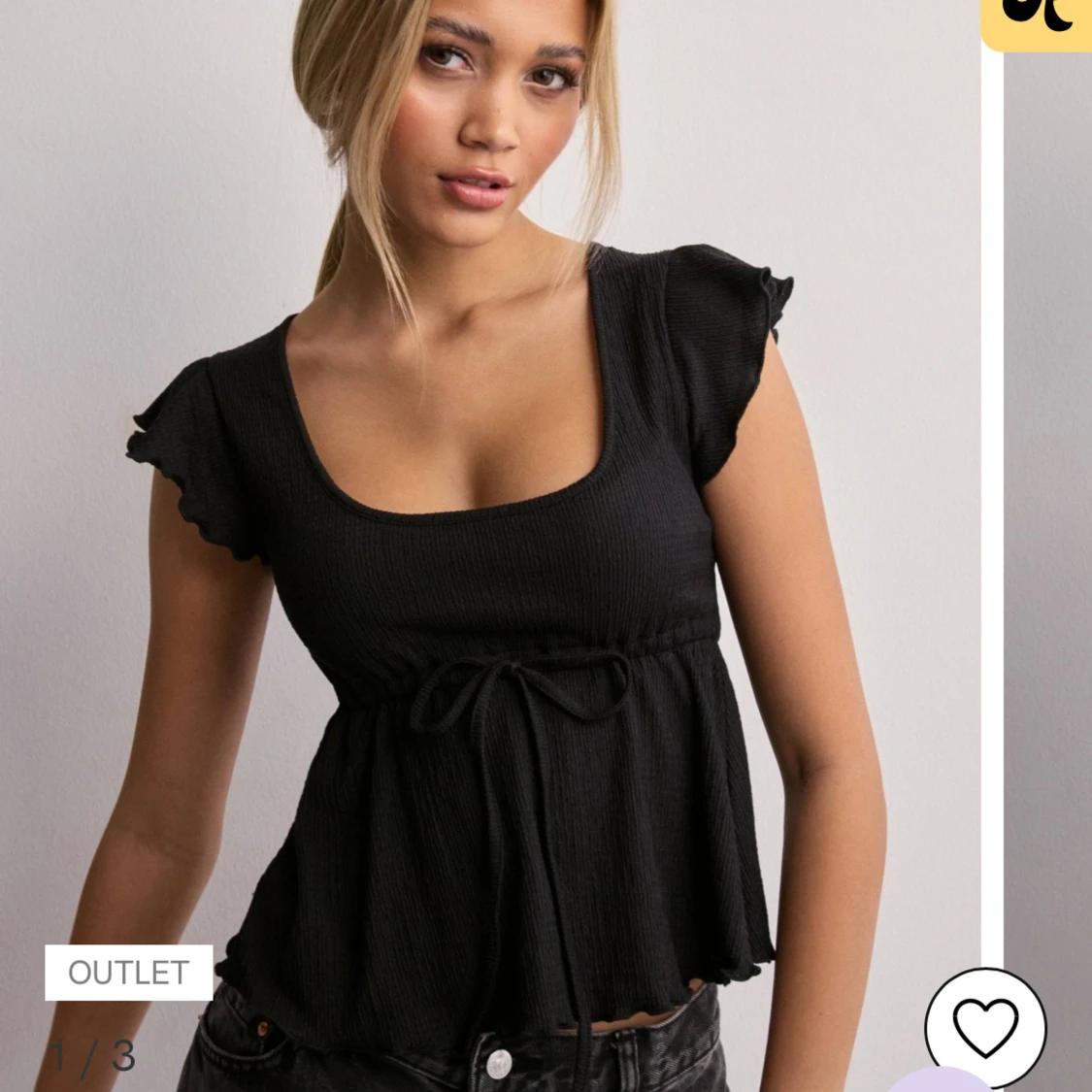 Svart topp med volangärmar