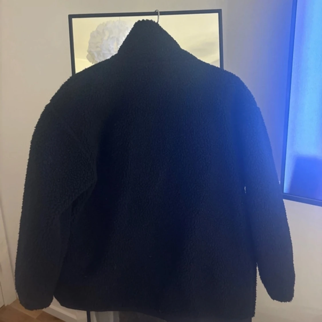 Svart teddyjacka med dragkedja - 92