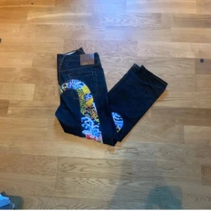 Evisu Jeans  - Evisu jeans, storlek 33x34, skick: 8/10 om du har frågor eller bud eller byten är de bara att skriva👍🥴