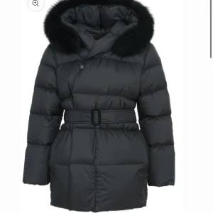 Fur Stockholm - Helt oanvänd jacka i storlek M. 💕köptes för 2 388  kr plus tullavgift 