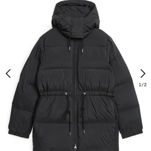 Arket vinterjacka - Arket jacka! Köpt för ett år sen, nypris 2300. Ingen överdriven användning. 