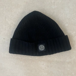 Stone island mössa - Använd en vinter! Säljer pga ingen användning av den då jag har en annan.