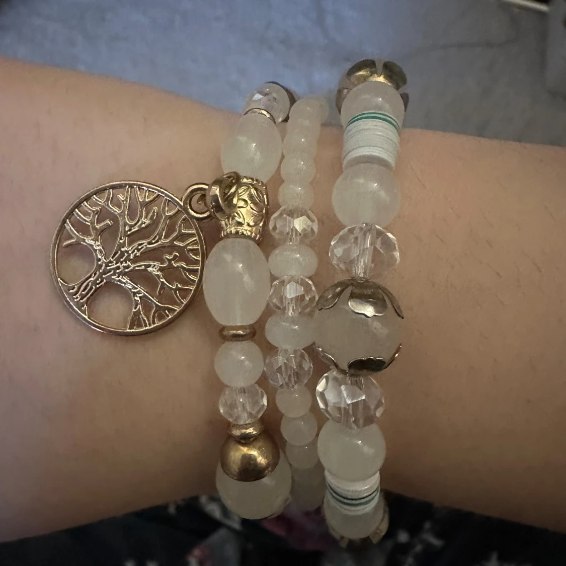 Armband med livets träd-berlock