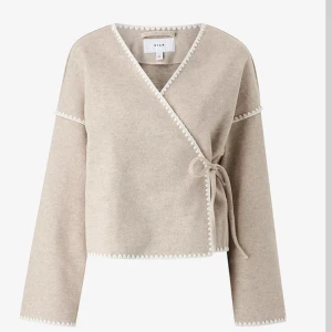 Superfin kofta - Sååå himla fin kofta/tunnare jacka!!😍😍 helt slutsåld från ellos. Aldrig använd med prislapp kvar💞💞💞