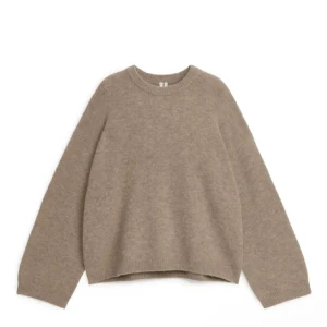 Stickad tröja😍 - Jättefin stickad tröja från Hm!!säljer då den inte kommer till använding❤️