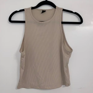 2 pack Linne - Två croppade linnen för 50kr.