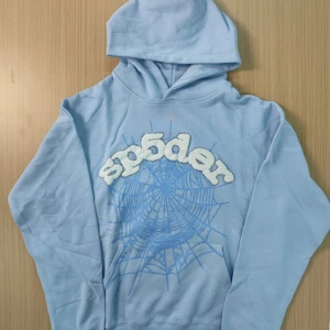 Spider hoodie - Säljer en Riktig snygg spider hoodie, den är I nyskick! Och perfekt för dig som gillar streetwear, Skriv I dm on de är nåt!