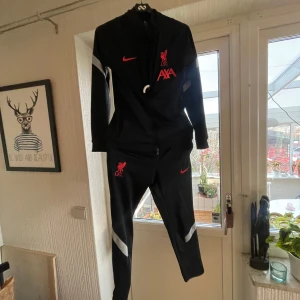 Liverpool tracksuit - Bra skick