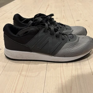 New Balance sneakers strl 40 - New Balance sneakers i mycket fint skick, strl 40