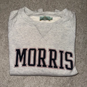 Morris tröja  - En ljus grå Morris tröja som är använd endast en gång. Storlek xs