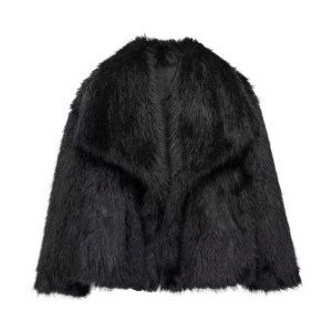 Pälsjacka svart  - Säljer en supermjuk och fluffig svart pälsjacka som är perfekt för vintern. Jackan är i nyskick (helt oanvänd) och passar perfekt till vardag och fest! 🥰💗