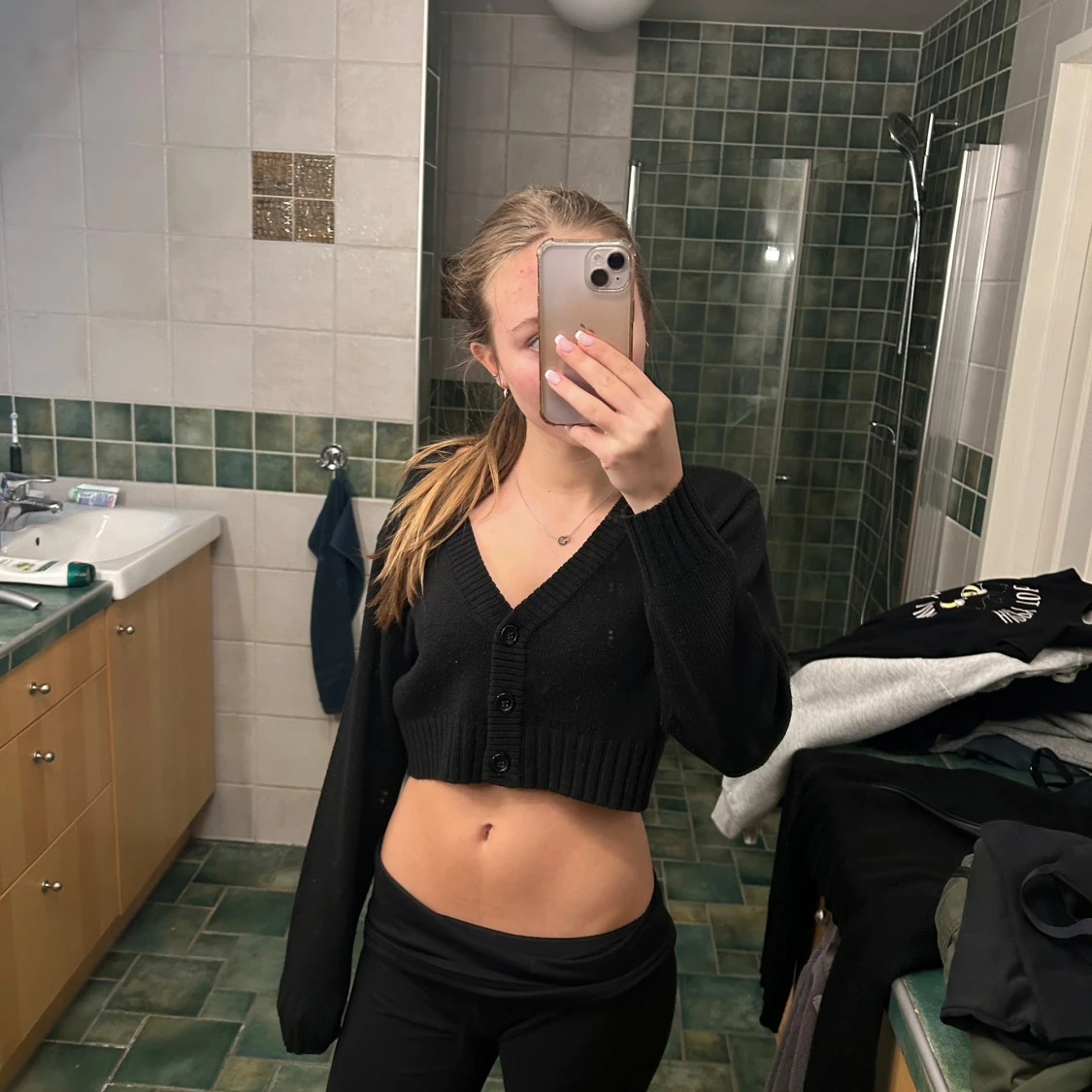 Svart croppad kofta från H&M