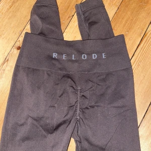 Tights relode - Prime seamless kollektionen. Bruna lite noppriga bak. Se bild. Scrunch bak. 