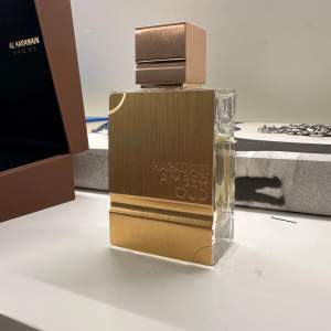 Halloj! Nu säljer jag denna flaskan al haramain amber oud gold edition 60ml som är mycket lik Erba pura i doften! Inga byten helst. Avgör själv hur mycket som finns kvar:) MVH Abbe 