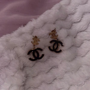 Örhängen - Helt oanvända.