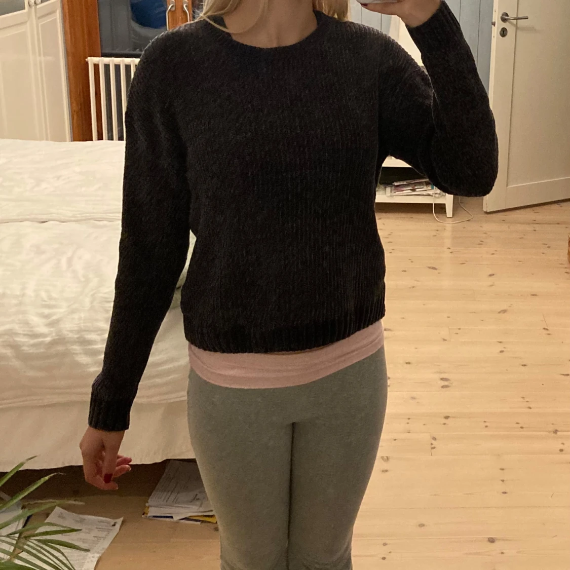 Mörkgrå stickad tröja