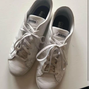 Adidas skor - Adidas skor Storlek 38 2/3.  