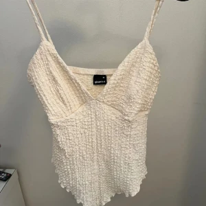 Jätte fin topp från Ginatricot - Köpt här på plick, aldrig använd  av mig och är i nytt skick!