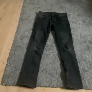 Säljer dessa nudie jeans. Otroligt snygga nu till hösten.vintern.