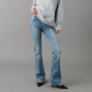 Bootcut jeans - Gina Tricot - Säljer mina jeans från gina som inte används längre🩷Skriv för ytterligare bilder eller frågor