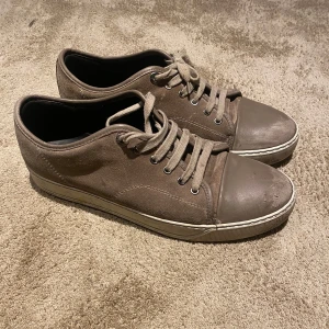 Lanvin  - Säljer dessa dojor från lanvin! I bra skicka! Nu jag växt ur dem