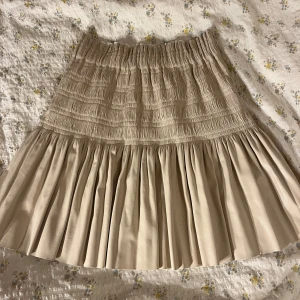 Zara kjol - Jätte fin kjol från Zara. Säljer då den inte kommer till användning🫶