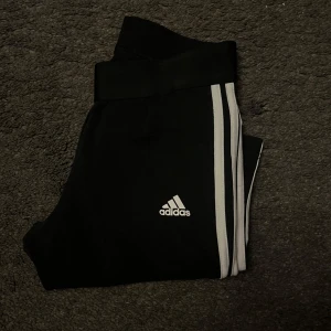 Adidas leggings - Bra skick köpta på adidas