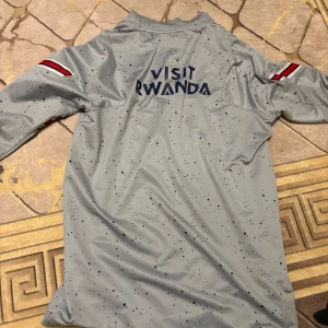 Psg zip up - Ny skick priset kan diskuteras genom snabb affär 