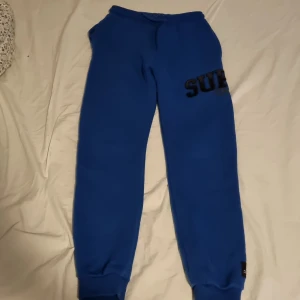 Supply & demand - Supply and demand byxor, Säljer för billigt pgrund av lite fläkar