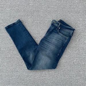 Jeans (Tapered/Mike) - Säljer dessa Jeans från Jack & Jones 🔥 Skick 10/10 dem är använda 2-3 gånger och är som nya 💯Storlek 28/30 och är lite större än slim jeans. Nypris 800kr mitt pris 399 👌 