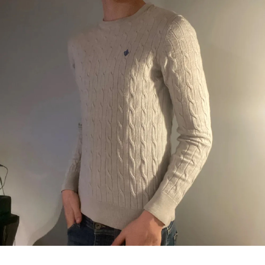 Beige stickad tröja med kabelmönster - 90