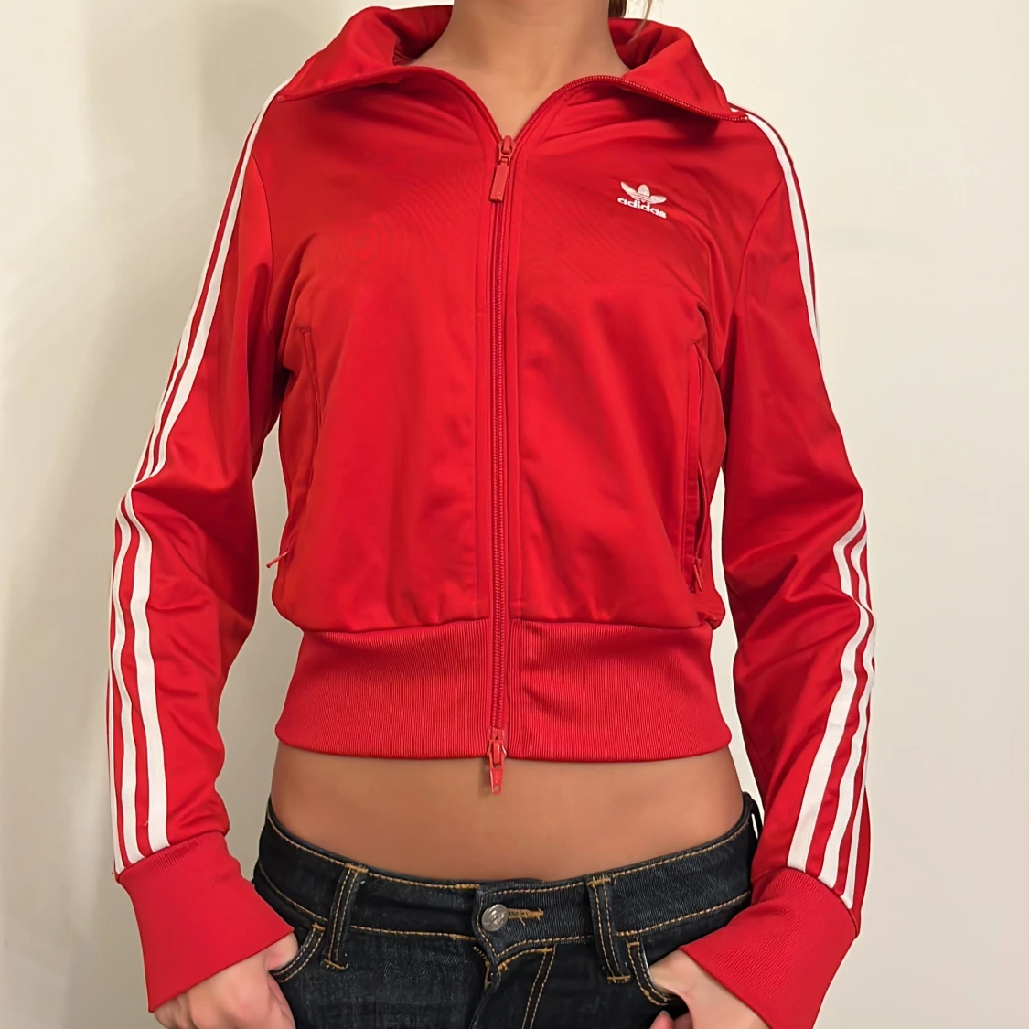 Röd träningsjacka från Adidas