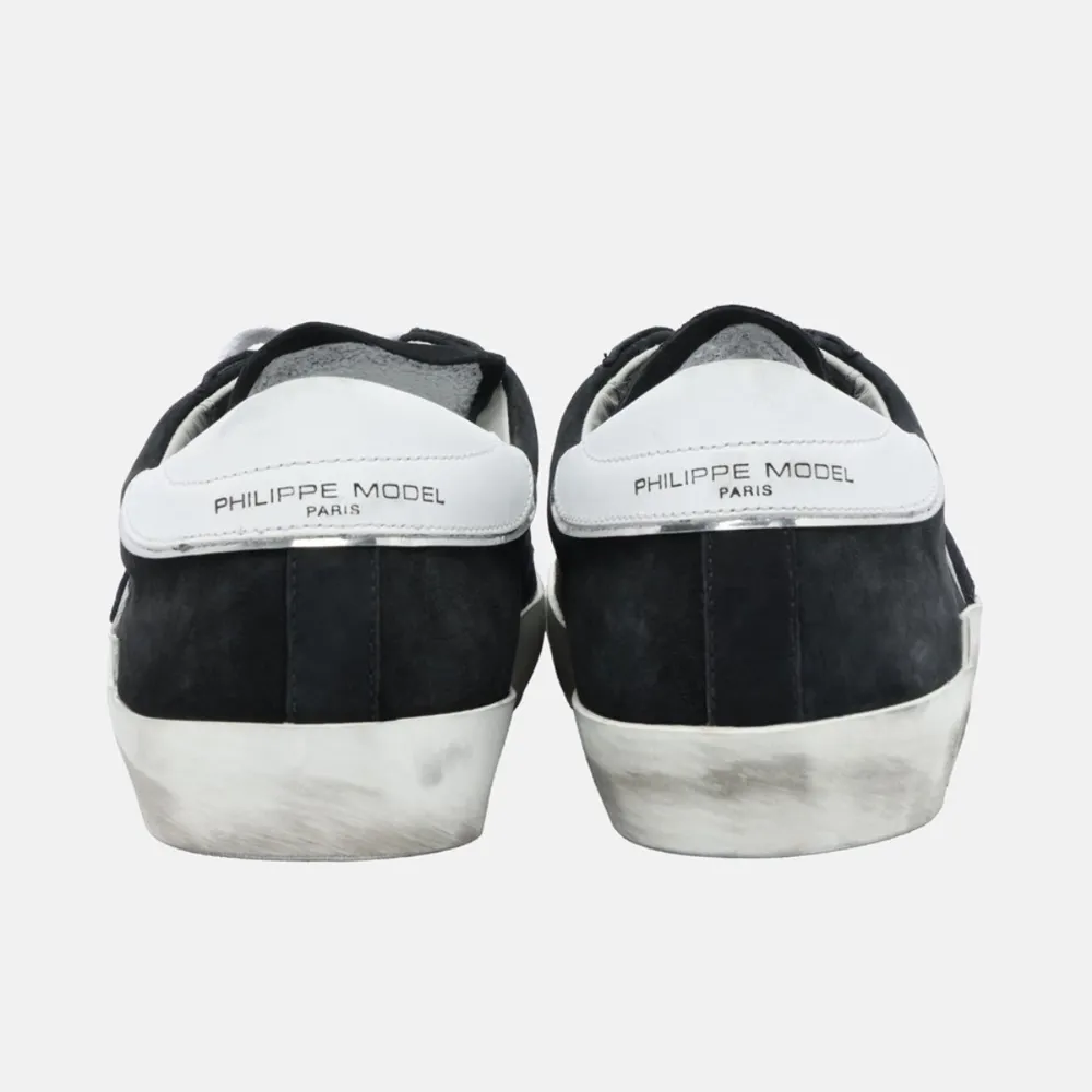 Nu har vi även fått in dessa snygga svarta sneakers från Philippe Model. Finns i många storlekar kontaka i PM för intresse eller frågor.. Kengät.