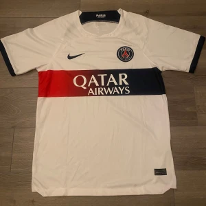 PSG Fotbollströja  - Paris Saint-German PSG Fotbollströja (OBS replika ej äkta matchtröja) Helt oanvänd 