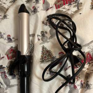 sparsamt använd locktång från Babyliss, modell Sublim touch curling iron 🩷inga tecken på användning, nypris ca 350-400kr 