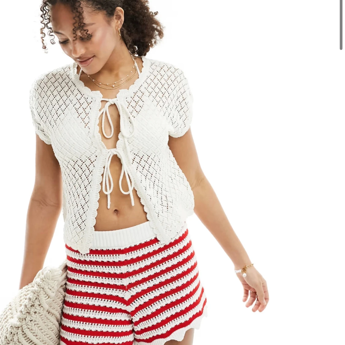 Vit stickad kofta med knytband - 90