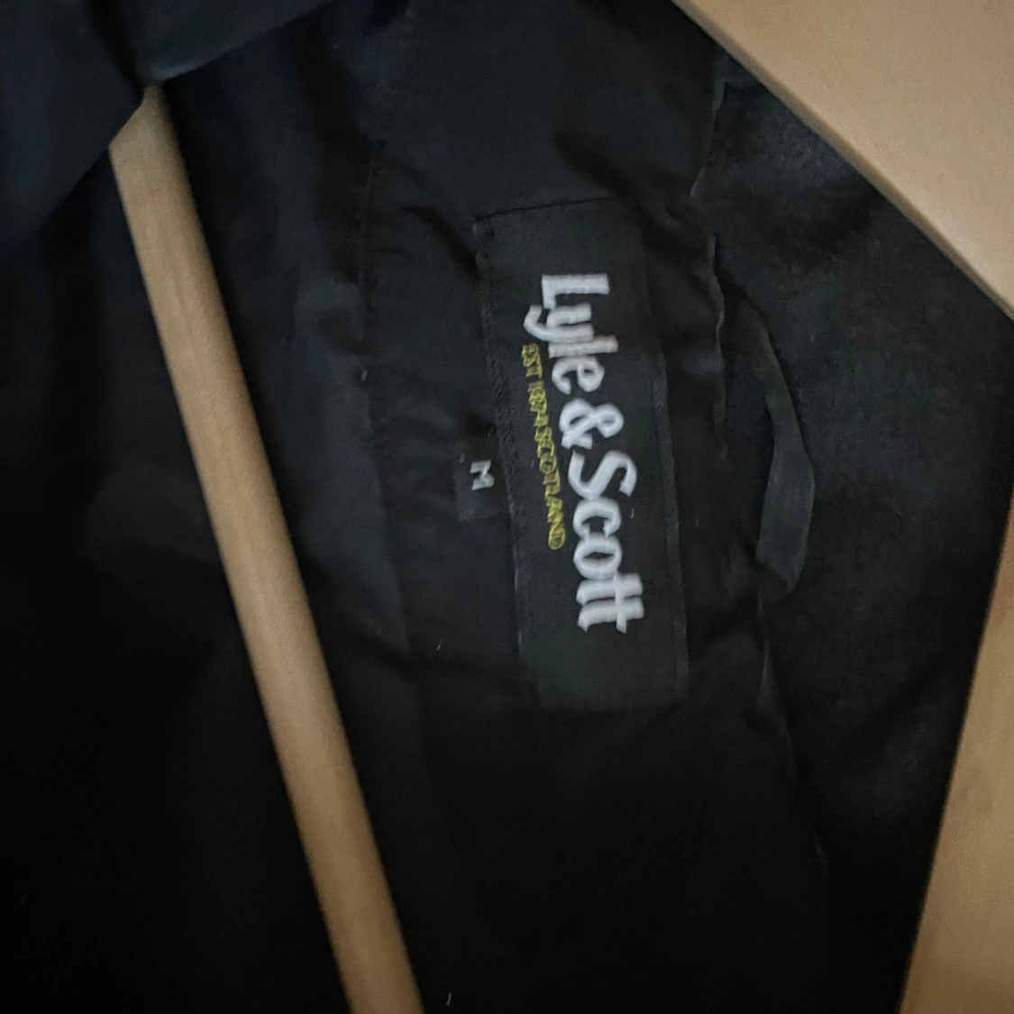 Svart pufferjacka från Lyle & Scott - 90