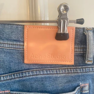 Acne Studio jeans  - Acne studio jeans  Str xsmall/small  Uppsydda, passar mig ca 169 cm 